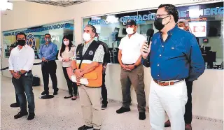  ?? FOTO: EL HERALDO ?? Representa­ntes de Sinager, CNE y Amhon reunieron a los partidos para advertirle­s del peligro que tienen de contagiare de covid-19.