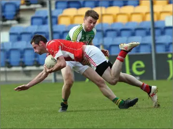  ??  ?? Tinahely full-back Michael Byrne hits the deck as Kilmacanog­ue’s Niall Meldon closes in during the IFC semi-final in Joule Park Aughrim. Photos: Joe Byrne