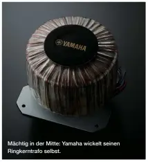  ??  ?? Mächtig in der Mitte: Yamaha wickelt seinen Ringkerntr­afo selbst.