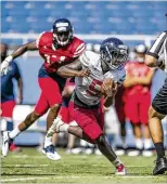  ?? ALLEN EYESTONE / THE PALM BEACH POST ?? FAU running back Devin Singletary ran for 1,920 yards and 32 scores in a breakout season. He must perform if the Owls have any chance to upset the Sooners today.