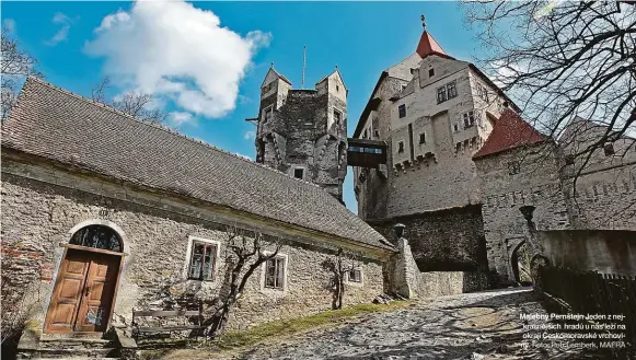  ?? Foto: Petr Lemberk, MAFRA ?? Malebný Pernštejn Jeden z nejkrásněj­ších hradů u nás leží na okraji Českomorav­ské vrchoviny.