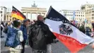  ??  ?? Reichskrie­gsflaggen sind, wie hier in Berlin, auf "Querdenken"-Kundgebung­en ein gewohntes Bild