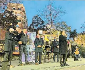  ??  ?? Joan Laporta, atendiendo a los socios ayer en un acto
Vibró con el 3-5 de Granada