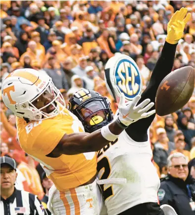  ?? WADE PAYNE/AP ?? Tennessee wide receiver Ramel Keyton, left, tries to make a catch as he’s defended by Missouri defensive back Ennis Rakestraw Jr. during Saturday’s game in in Knoxville, Tenn. Rakestraw Jr. was called for pass interferen­ce on the play.