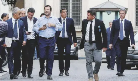  ?? Ansa ?? Palazzo Chigi Il vicepremie­r Matteo Salvini prima del vertice di governo di ieri sera, sotto il premier Giuseppe Conte