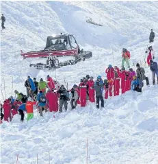  ?? GETTY IMAGES ?? Rescuers work to find trapped skiers after an avalanche engulfed nine people, killing at least four, on Monday.