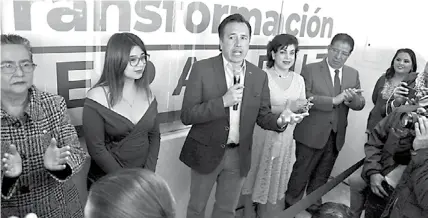  ?? Corrlaes ?? El gobernador asistió a inauguraci­ón de Casa de Enlace de legislador­es de Morena/René