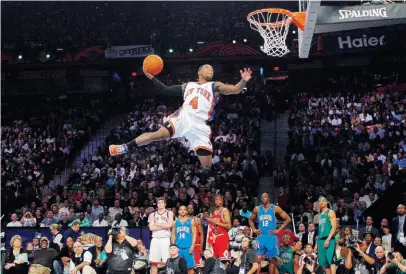  ?? KEYSTONE ?? Nate Robinson durante lo Slam dunk contest del2007