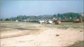  ?? COURTESY OF THE ROGERS FAMILY ?? The first race at Grandview Speedway on Aug. 11, 1963.