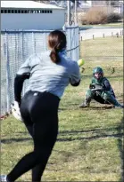  ?? PILOT PHOTO/RON HARAMIA ?? Bremen’s Gretchen Willis pitches to Jaylen Swint.