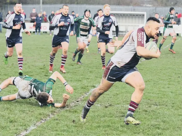  ??  ?? Joint man of the match Loni Loni charges at the Beverley backs during Scarboroug­h RUFC’s 35-27 defeat in what was his last appearance for the club Pictures by Andy Standing