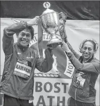  ?? AP PHOTO ?? Yuki Kawauchi, left, of Japan and Desiree Linden of Washington, Mich., hoist the trophy after winning the men’s and women’s divisions of the 122nd Boston Marathon on Monday.