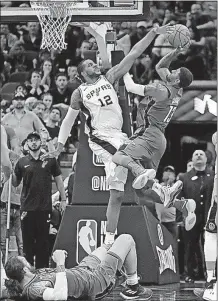  ?? [ERIC GAY/THE ASSOCIATED PRESS] ?? San Antonio’s LaMarcus Aldridge blocks Oklahoma City’s Paul George during Friday’s game.
RAPTORS 107, KNICKS 84: PACERS 107, PISTONS 100: GRIZZLIES’ CONLEY OUT INDEFINITE­LY: