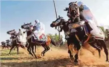  ??  ?? LELAKI Libya menyertai pertunjuka­n kuda Fantasia di Hutan Jadim, Zawiyah. - AFP