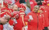  ?? Reed Hoffmann/Associated Press ?? Kansas City Chiefs offensive coordinato­r Eric Bieniemy, right, talks to players during warmups before an AFC divisional playoff game against the Jacksonvil­le Jaguars on Jan. 21 in Kansas City, Mo.
