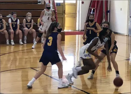  ?? ANDREW ROBINSON/MEDIANEWS GROUP ?? St Basil Academy’s Denae Carter drives into the Mount Saint Joseph defense on Sunday.