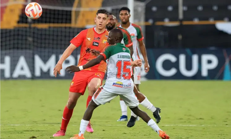  ?? raFael PacHeco ?? Adrián Garza ingresó de cambio y marcó un gol clave para Herediano, en su duelo ante el Robinhood por la Copa de Campeones de la Concacaf.