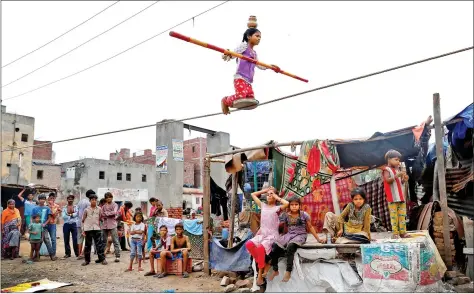  ?? REUTERS ?? A girl performs circus tricks in a slum area of Ghaziabad, on the outskirts of Delhi, on Wednesday.