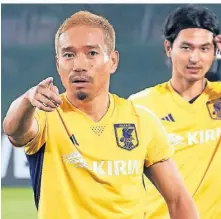  ?? FOTO: AP ?? Japans Yuto Nagatomo (l.) bei einer Trainingse­inheit am Samstag.