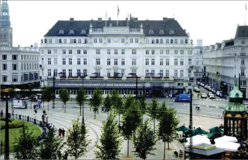  ??  ?? De københavns­ke hoteller går et svaert efterår i møde. Her ses Hotel d'Angleterre i centrum af København.
Arkivfoto: Martin Zakora/Polfoto