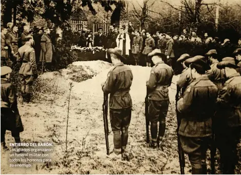  ??  ?? ENTIERRO DEL BARÓN. Los aliados organizaro­n un funeral militar con todos los honores para su enemigo.