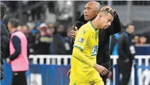  ?? | PHOTO : THIERRY CREUX, OUEST-FRANCE ?? Antoine Kombouaré, João Victor et les Nantais ont vécu une soirée cauchemard­esque, hier, à Saint-Denis.