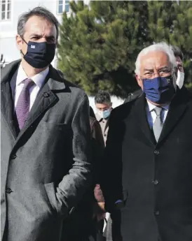  ??  ?? António Costa com o primeiro-ministro grego, Kyriakos Mitsotakis.