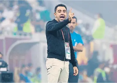  ?? KARIM JAAFAR L AFU ?? Xavi Hernández dirigint els jugadors de l’Al-Sadd en un partit recent