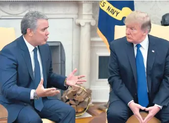  ?? Afp ?? ENCUENTRO. El presidente de Colombia, Iván Duque, conversa con su homólogo estadounid­ense, Donald Trump, en la Casa Blanca.