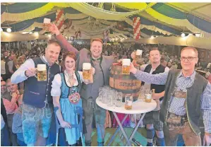  ?? ARCHIVFOTO: PESCH ?? Oktoberfes­tstimmung wie hier in der Neusser Furth wird im Herbst erstmals auch auf dem Dorf- und Festplatz in Rommerskir­chen herrschen.