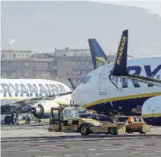  ?? Ansa ?? A terra Ryanair nel mirino per i voli cancellati