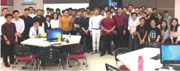  ??  ?? Ling (front row, seventh right), students and academics pose for a group photo after the lecture.