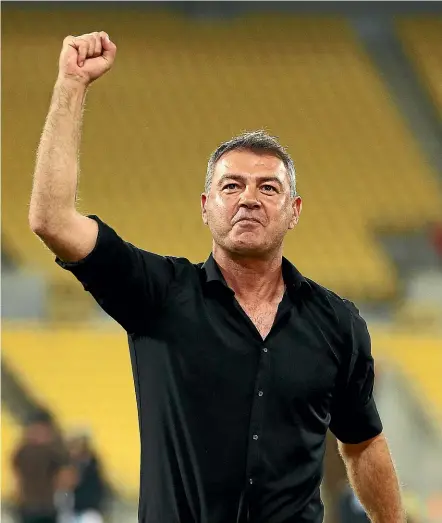  ?? GETTY IMAGES ?? Mark Rudan celebrates beating the Mariners 3-2 after being 0-2 down last Saturday.