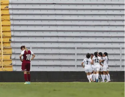  ?? JOHN DURÁN ?? Atraer a los aficionado­s, más allá de los juegos de Selección, es uno de los grandes retos. La imagen pertenece a la semifinal entre Saprissa y Codea, en el torneo anterior.