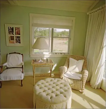  ?? PHOTO COURTESY OF METROCREAT­IVE ?? An empty bedroom can be turned into a cozy sitting room.