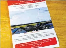  ?? FOTO: REINER PABST ?? Ein anonymes Flugblatt einer Bürgerinit­iative kursiert in den Kolbinger Briefkäste­n, in dem gegen das geplante Windkraft-Projekt der Firma Enercon Wind gemacht wird.