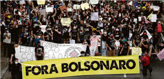  ?? Bruno Kelly/Reuters ?? Manifestaç­ão contra o presidente Jair Bolsonaro nesta segunda-feira em Manaus