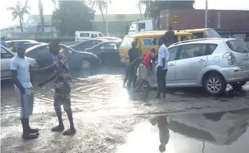  ??  ?? A vehicle stuck in the pothole on the bridge leading to Airport Road at Toyota bus-stop, Apapa-oshodi Expressway yesterday. PHOTOS SUNDAY AKINLOLU