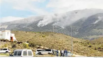  ?? JAVIER ALONSO ?? Fuego en el paraje de Castala.