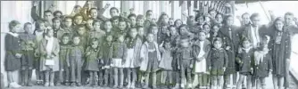  ??  ?? Les enfants Réfugiés en gare de Perpignan