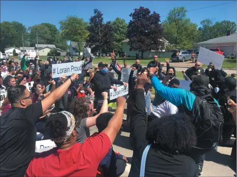  ?? PHOTOS BY KEVIN MARTIN — THE MORNING JOURNAL ?? Protesters symbolical­ly kneel on Tower Boulevard in Lorain on May 31in response to the death of George Floyd.