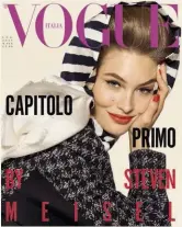  ??  ?? LOUIS VUITTON s��le� �� Benjamin Bruno. In alto. Grace Elizabeth @ Next Management: slipdress di raso di seta, Louis Vuitton. Garrett Neff @ Img Models. Sulle labbra: Miss Sicily, Caterina 510, Dolce & Gabbana Beauty. In basso. Giacca di tweed, Louis...