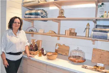  ?? ERIC MCCARTHY/JOURNAL PIONEER ?? Mill River Experience general manager Louise Arsenault shows products from local suppliers available in the resort’s gift shop.