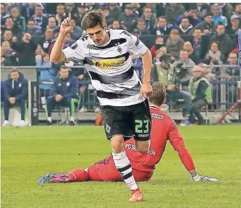  ?? FOTO: DPA ?? Er kann es doch: Jonas Hofmann bejubelt sein Tor gegen Schalke in der Europa League im März 2017.