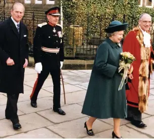  ??  ?? ●● Prince Philip with the Queen, visiting Touchstone­s in 1994
