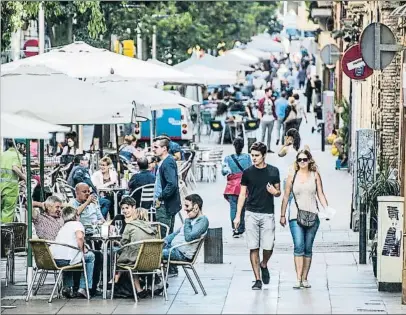  ?? XAVIER CERVERA / ARCHIVO ?? Un juez acaba de tumbar la restricció­n horaria que el gobierno quería aplicar en la calle Blai