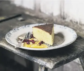  ?? PICTURE: PA/ANDREW MONTGOMERY. ?? GET PEELING: Clementine cake with an orange and pomegranat­e salad.