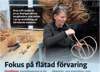  ??  ?? Erna-lill Lindén är en av Sveriges aktiva korgbindar­e som deltar i en ny utställnin­g på Sörmlands museum.