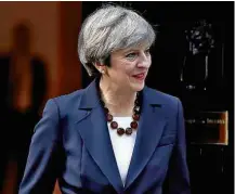  ?? Hannah McKey/Reuters ?? Theresa May deixa a residência oficial em Londres