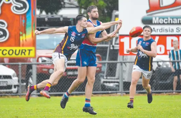  ?? Picture: Brett Pascoe ?? Lions' Tyron Rainbird spoils Bulldogs' captain Ben Finnerty in the Centrals Trinity Beach and Cairns City Lions clash at Crathern Park.